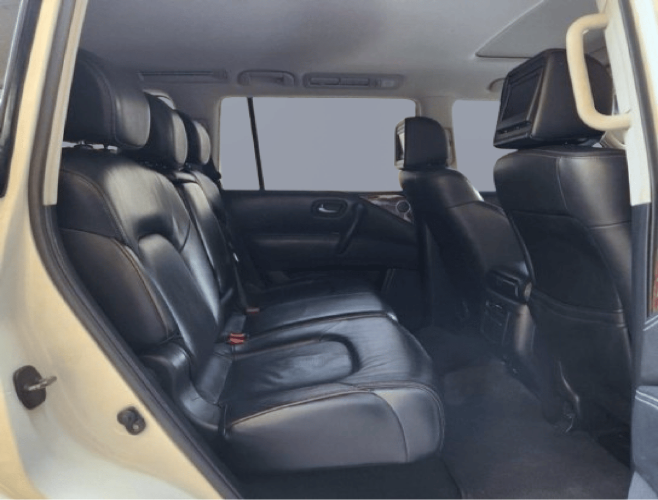 Nissan Patrol 400 Horsepower LE Titanium 5.6L Excellent condition - Large Engine