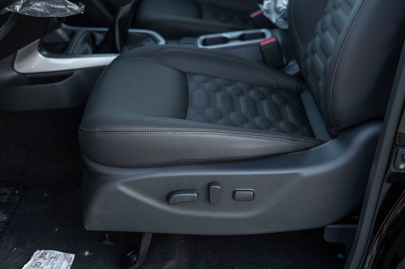 Nissan Navara 2025  Nissan Navara LE 2.5L Petrol Manual - Black