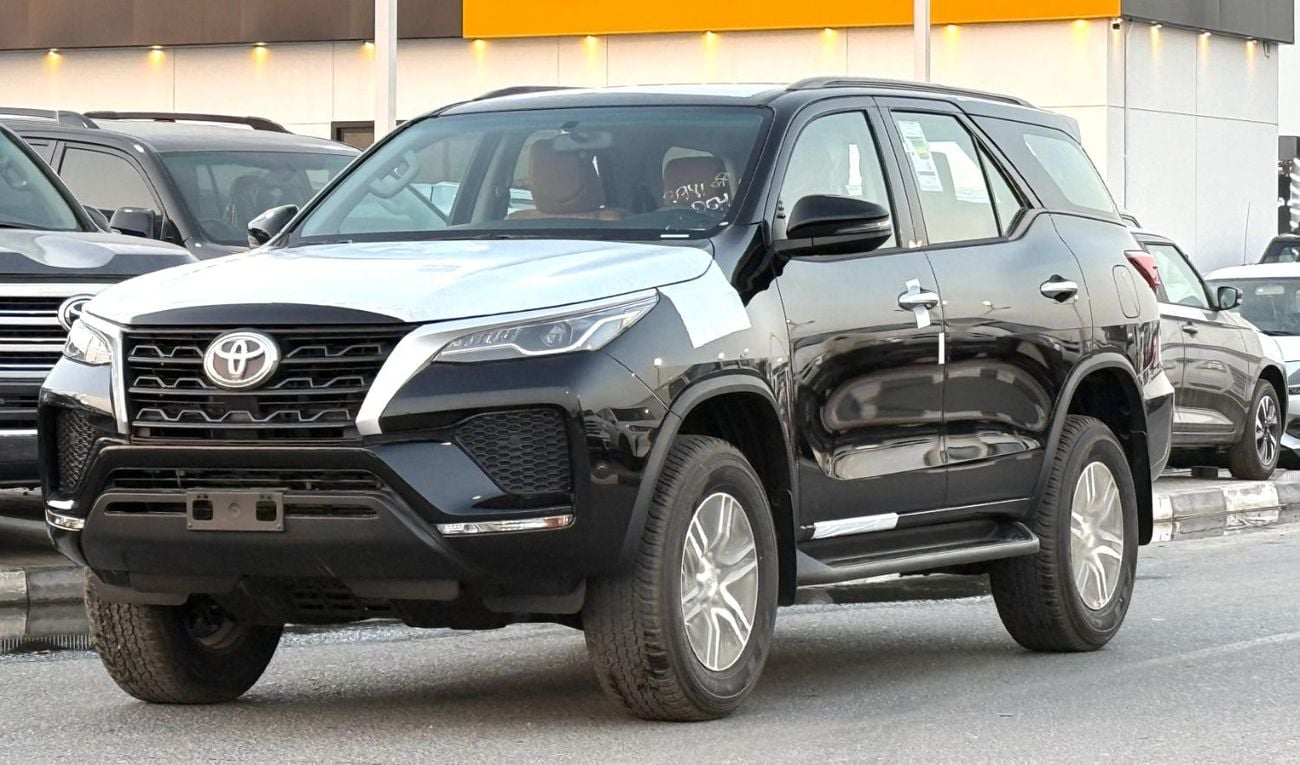 تويوتا فورتونر Toyota Fortuner 2026 Model 2.7 v4 petrol Engine Colour Black Transmission Automatic Interior. Tun 7s