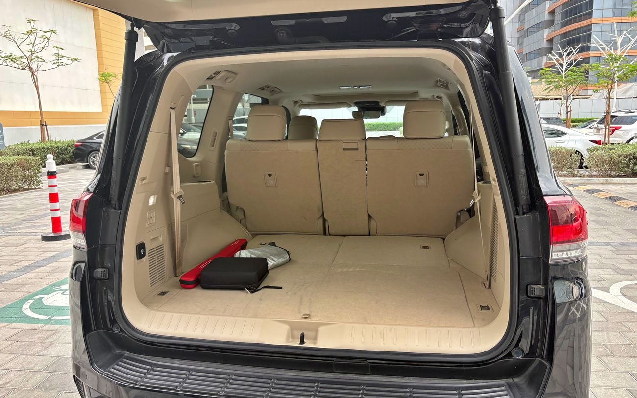 تويوتا لاند كروزر 2025 Land Cruiser VXR 4.0L V6 | 13,500 KM | Single Owner | Al-Futtaim | 80K Service Contract