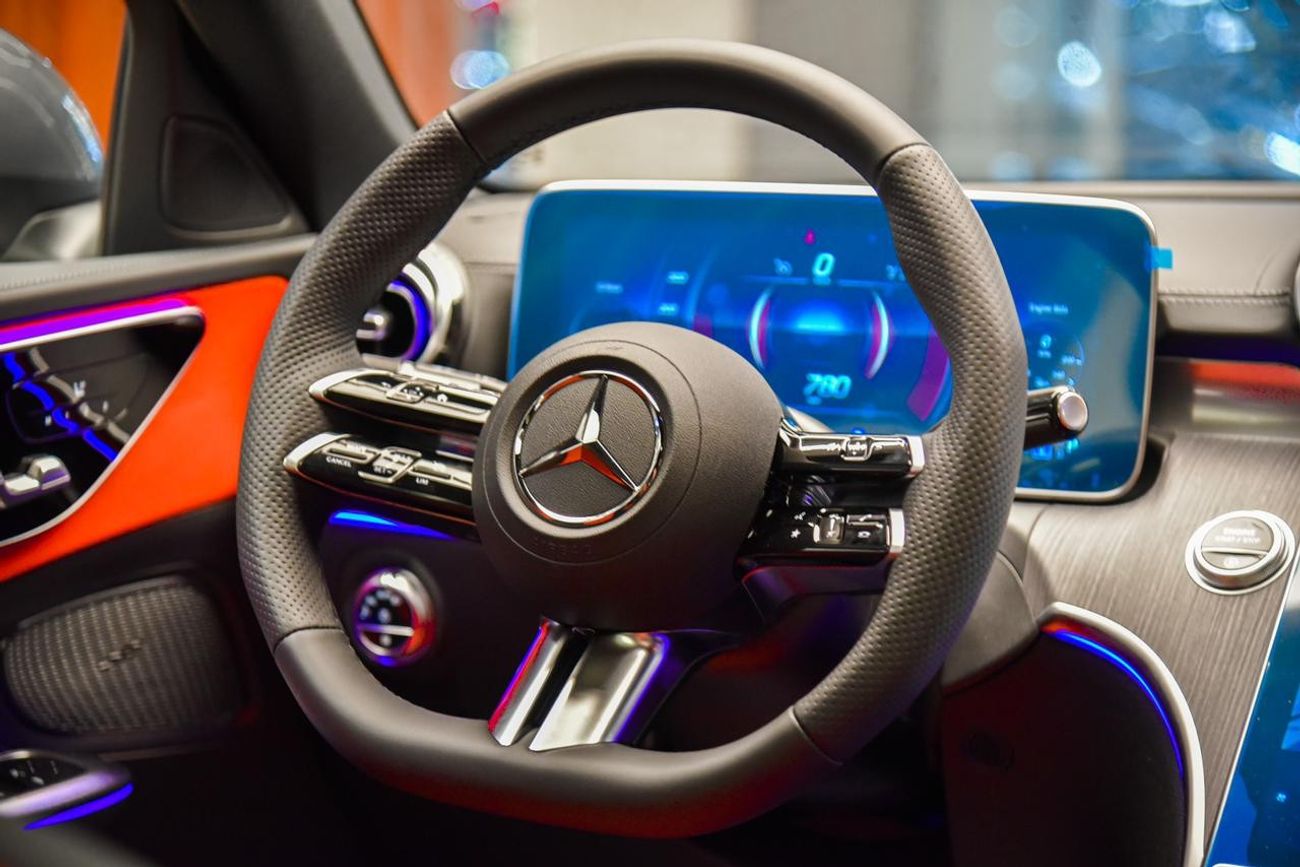 Mercedes-Benz C 200 ✔ Panoramic Roof ✔ Front/Rear sensors