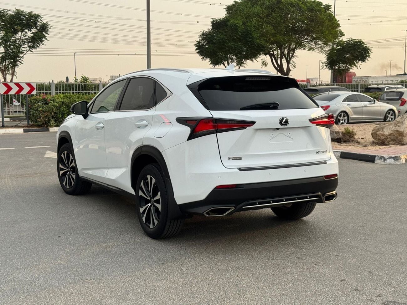 لكزس NX 300 F-SPORT PLATINUM