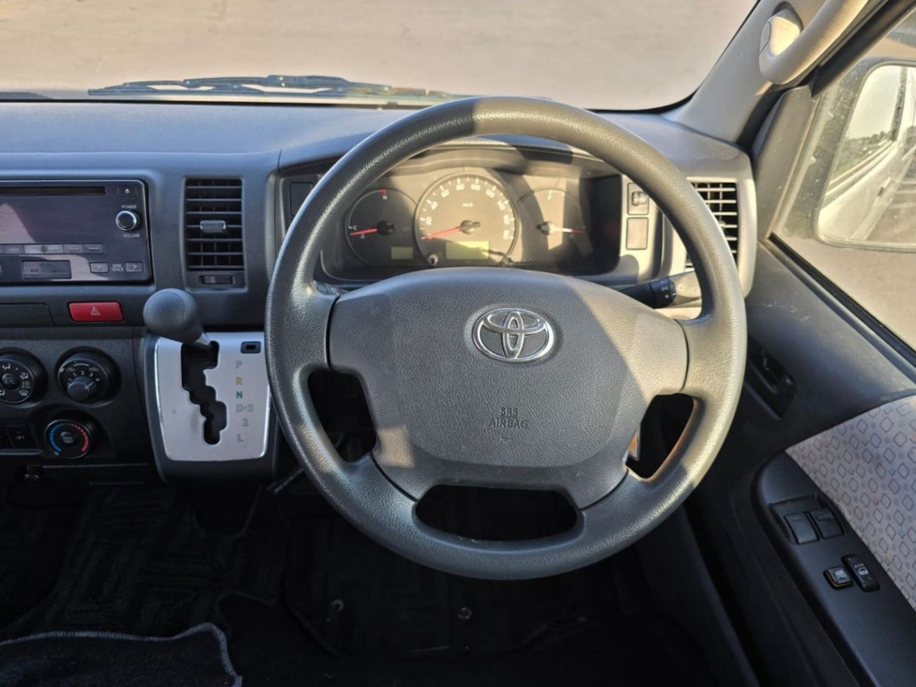 تويوتا هاياس TOYOTA HIACE COMMUTER VAN RHD 2014 MODEL 3.0 L DIESEL AUTOMATIC(PM19787)