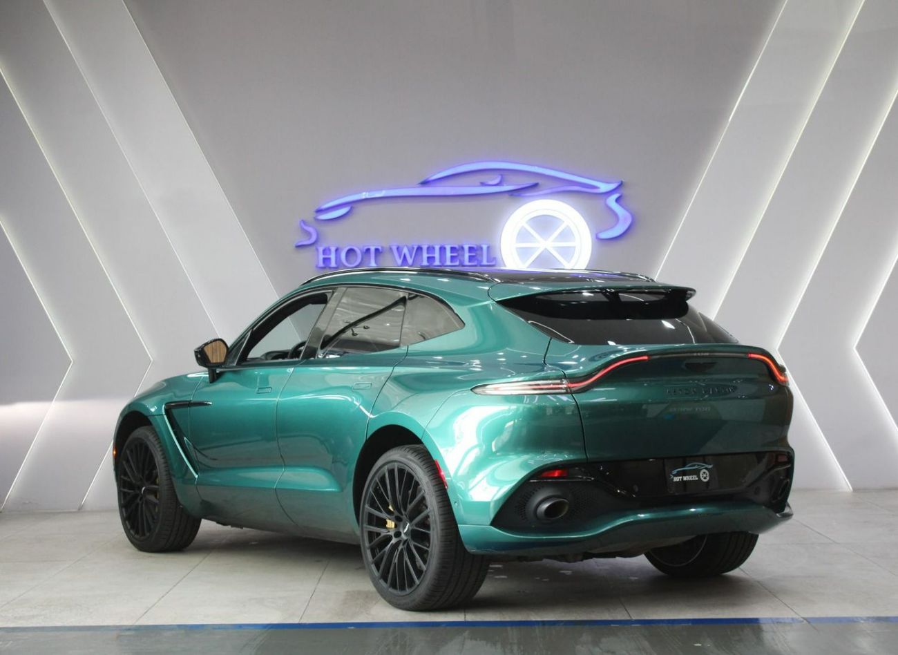 Aston Martin DBX DBX 550 | V8