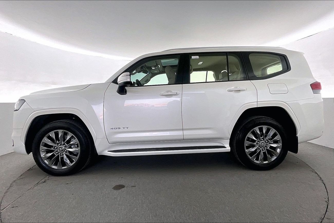 تويوتا لاند كروزر GXR | National Day Celebration | شامل الضمان | 0 ﺪﻔﻋﺓ ﺃﻮﻟﻯ