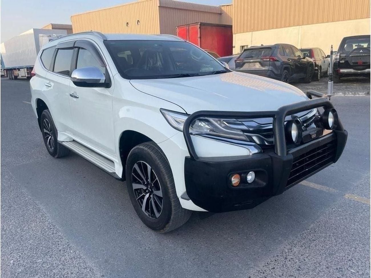 ميتسوبيشي باجيرو Diesel 2.4 Liter Right Hand Drive Automatic 4WD T.V Back Camera