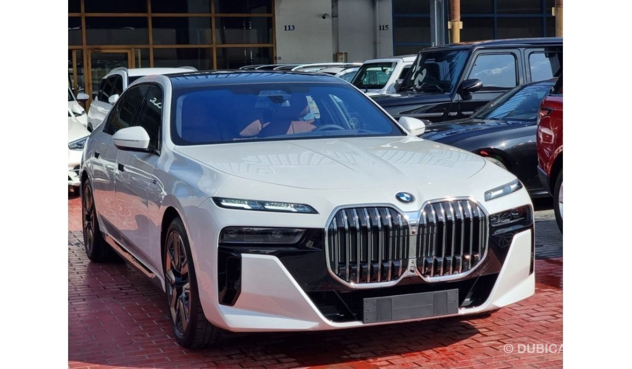 بي أم دبليو 760 i xDrive 5 Years W&S  M Sport 2023 GCC