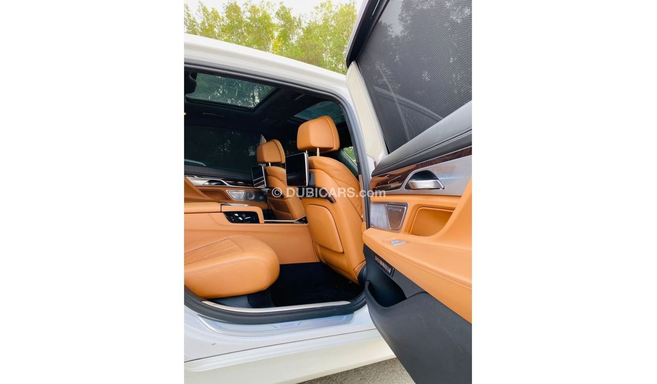 BMW 750Li BMW 750LI GCC 2017 VIB  PERFECT CONDITION ORIGINAL PAINT
