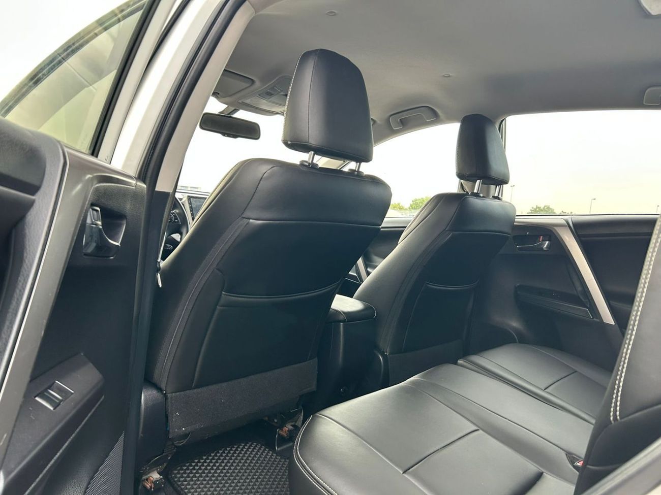 Toyota RAV4 2018 Toyota Rav4 V4 Full Option Push Start - Electrical Seats - Leather Seats - Rear View Cam -  670