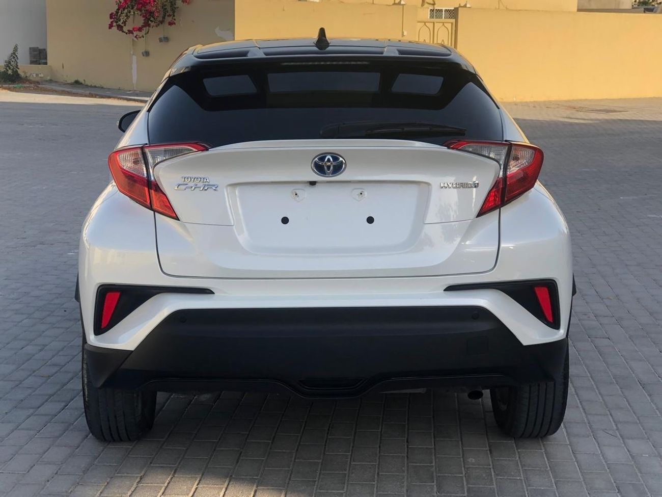 Toyota CHR Toyota C-HR Hybrid 2021 (1.8L) GCC Specs Full Option