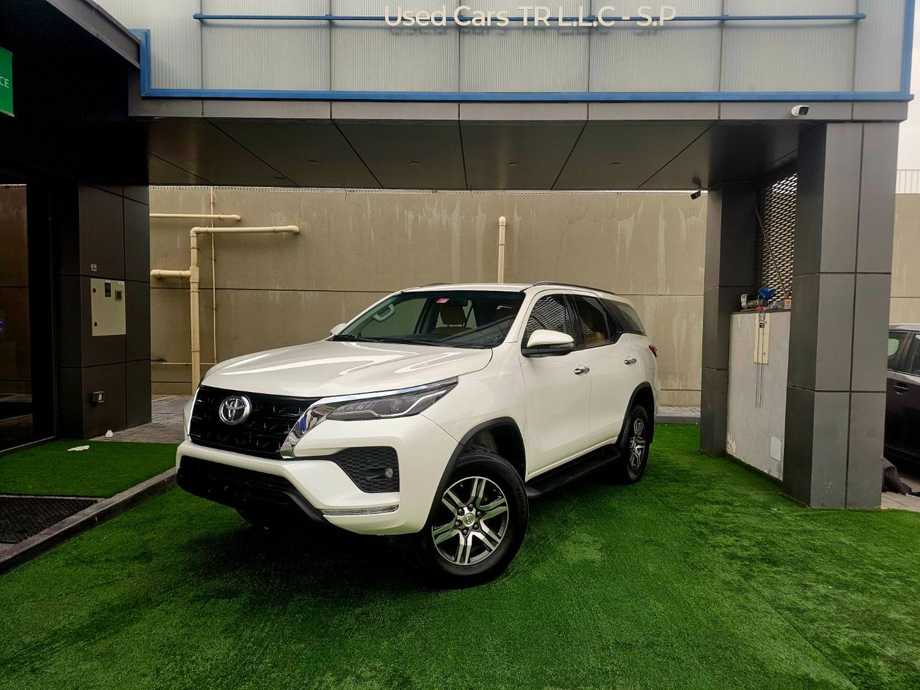 Toyota Fortuner EXR / V4 2.7L/ NEW SHAPE/ LEATHER/ LOW MILEAGE