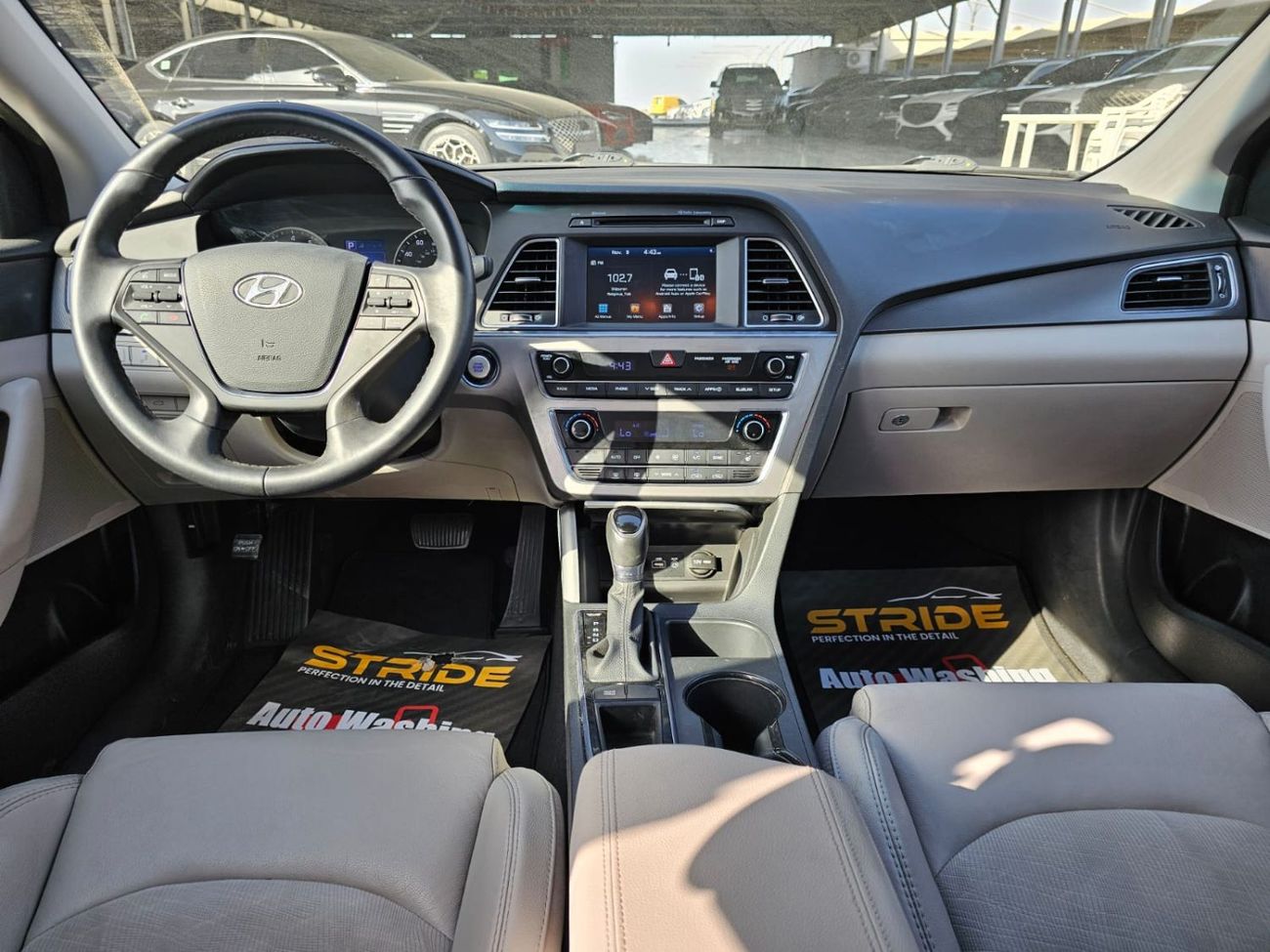 هيونداي سوناتا Sport 2.4L - Automatic . Petrol . Front Wheel Drive . 5 Seats . 4 Doors