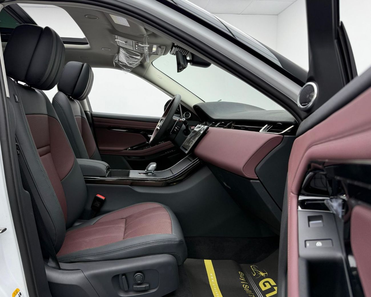 Land Rover Range Rover Evoque P250 2.0L (250 HP) 2025 Range Rover Evoque P250 Dynamic, Two Year Unlimited KM Warranty,Brand New,Ex