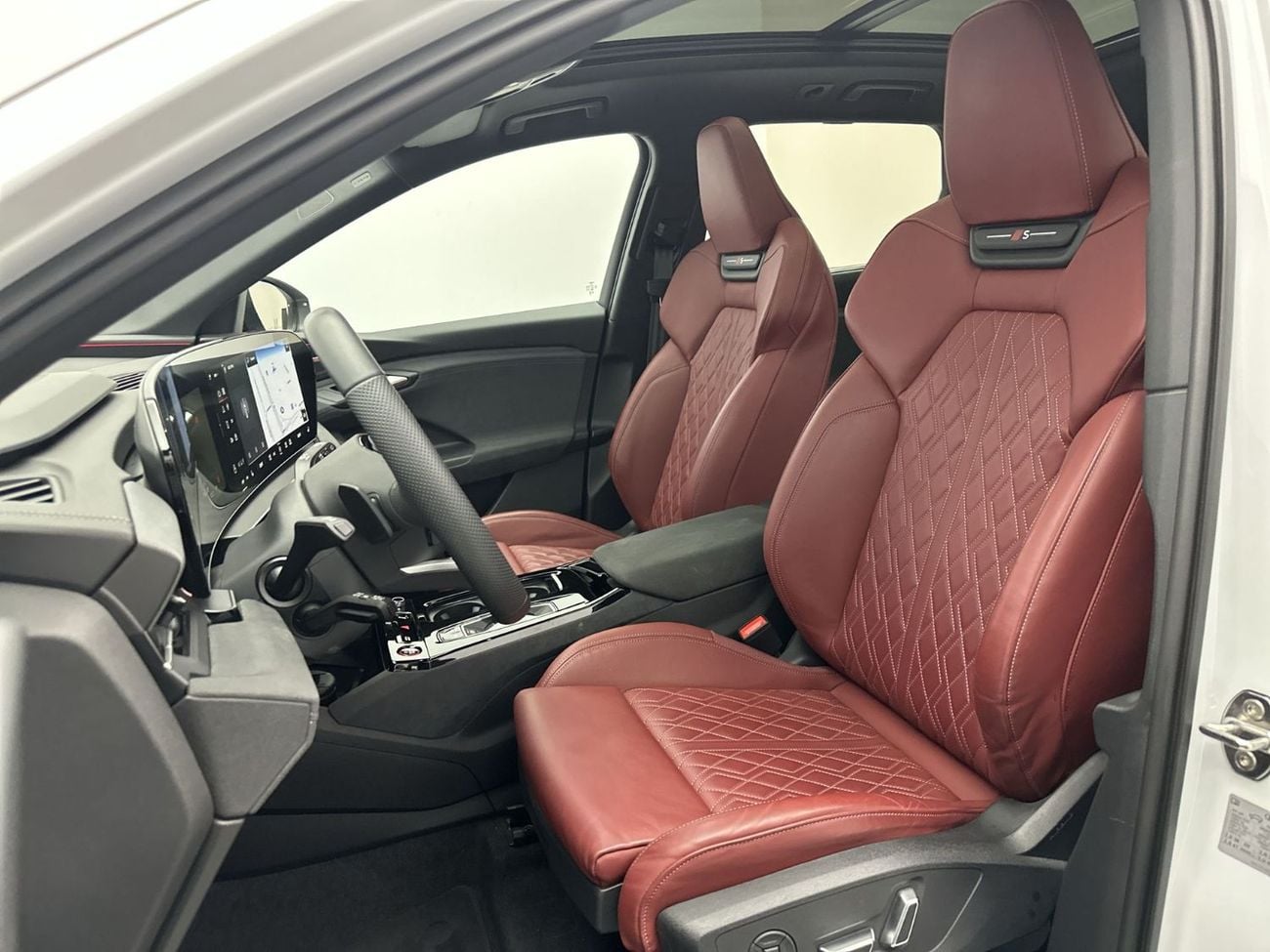 أودي Q6 إيترون SQ6 SUV e-tron quattro 490hp (Ref# 17711)