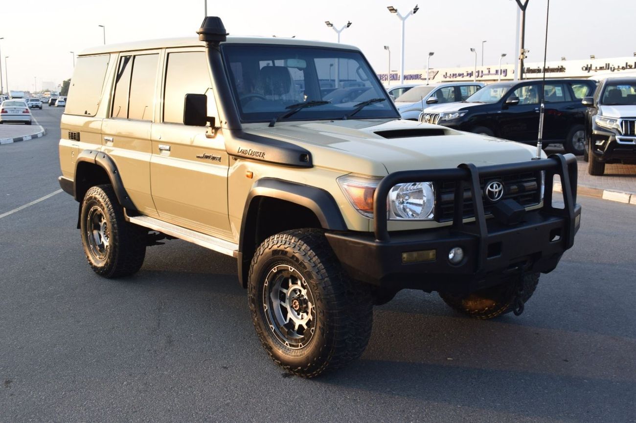 Toyota Land Cruiser 70 GXL
