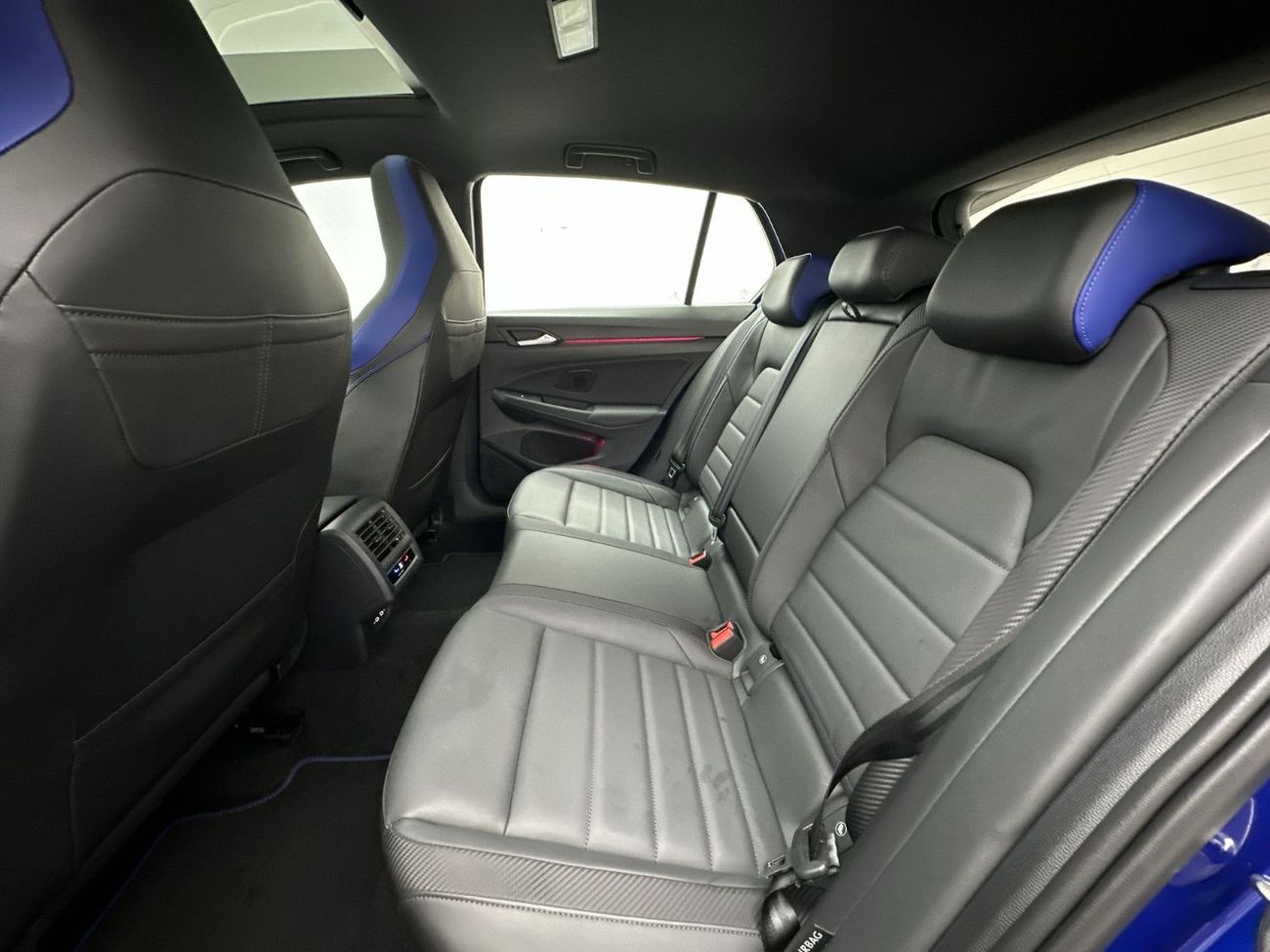 Volkswagen Golf R Base 2.0T