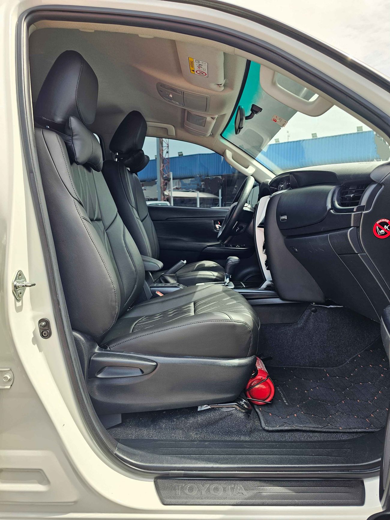 Toyota Fortuner EXR /V4/ BLACK EDITION/ 4WD/ DVD REAR CAMERA/ LEATHER SEATS/ LOW MILEAGE/ 1316 MONTHLY/ LOT#102957