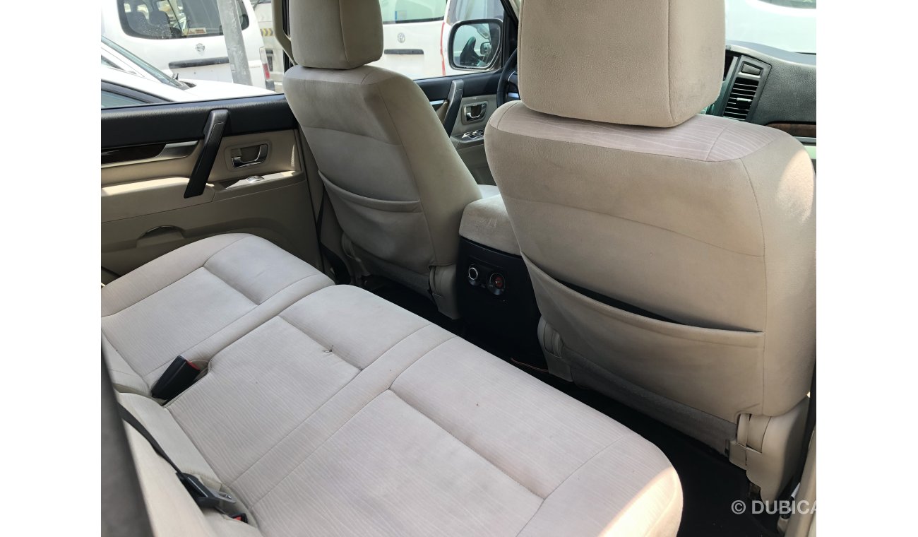 ميتسوبيشي باجيرو Mitsubishi Pajero Gls,Model:2010. Excellent condition