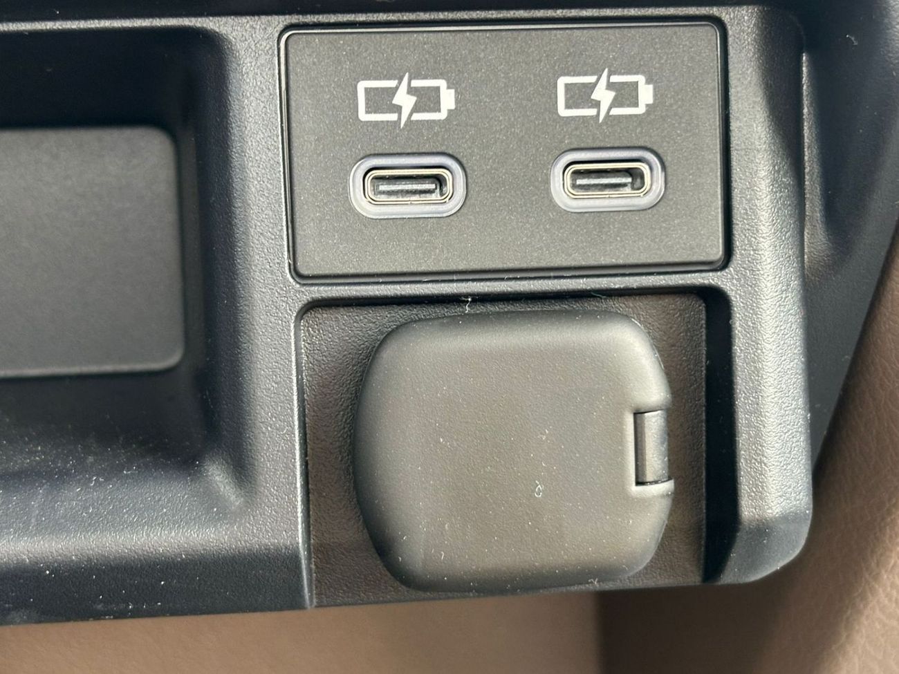 Toyota Land Cruiser Pick Up ECTALM001 – 2025 TLC79 Single Cab Pick Up - 2.8L Diesel Auto – Beige – Full Options