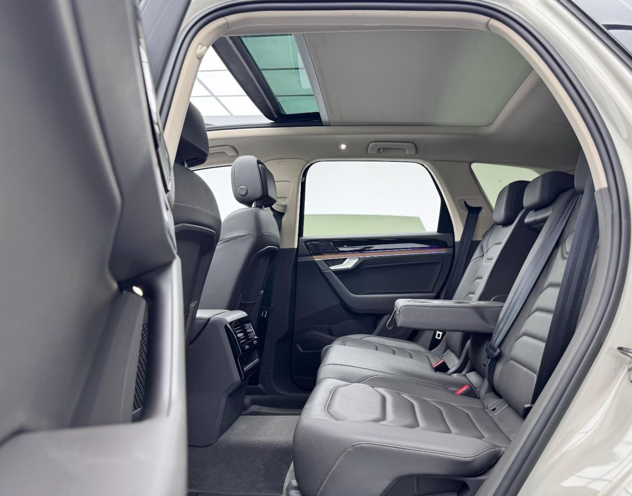 فولكس واجن طوارق Atmosphere 3.0L 2021 Volkswagen Touareg Atmosphere, 2026 VW Warranty, Full VW Service History, Low K