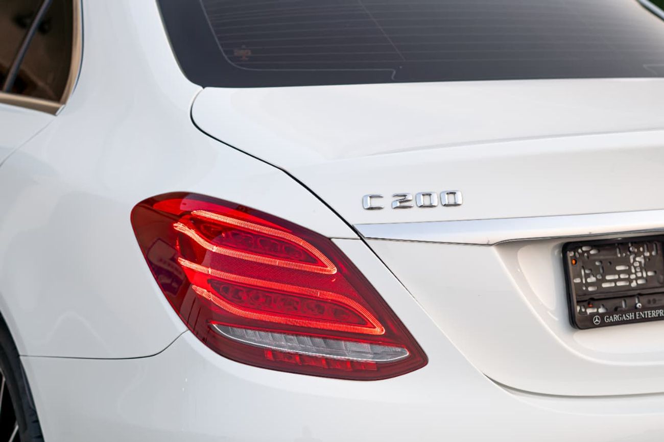 مرسيدس بنز C 200 GCC CAR FULL OPTION