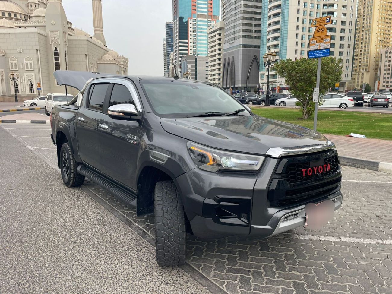 Toyota Hilux Toyota Hilux 2020Model Diesel engine 2.8L colour Grey Transmission Automatic Interior Black 5seater 