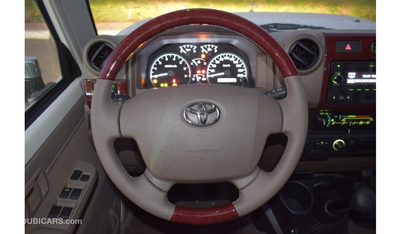 Toyota Land Cruiser Pick Up 4.0L PETROL V6 DOUBLE CABIN MANUAL TRANSMISSION