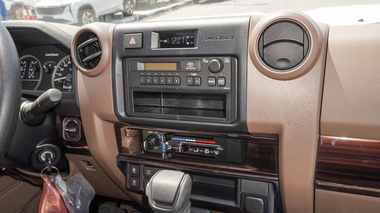 تويوتا لاند كروزر بيك آب PICKUP LC79 S/C DIESEL 2.8L A/T DIFFLOCK 2025