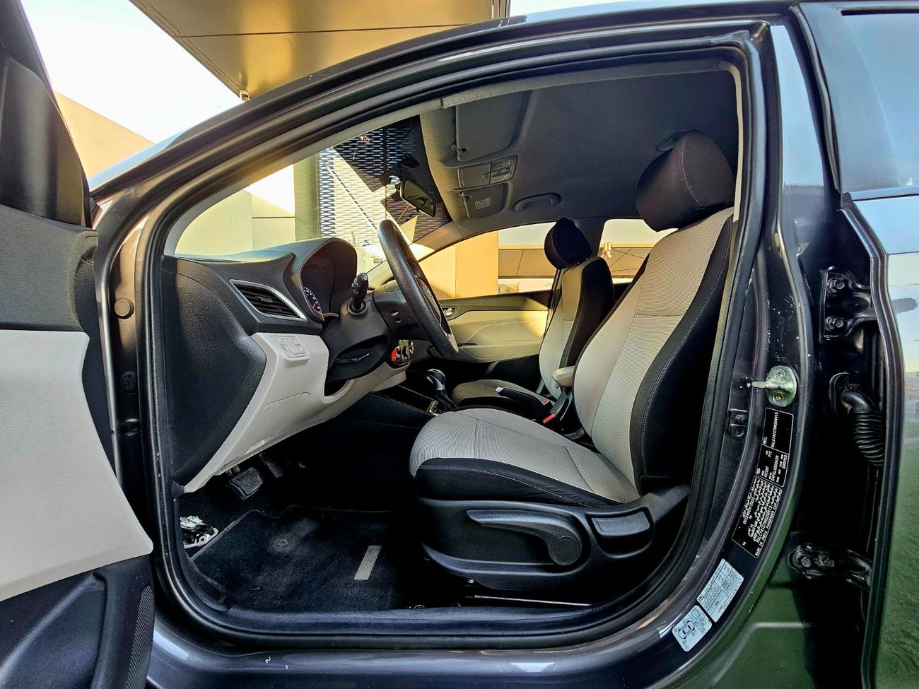 Hyundai Accent / GCC 1.6 V4/ LOW MILEAGE/ SINGLE OWNER