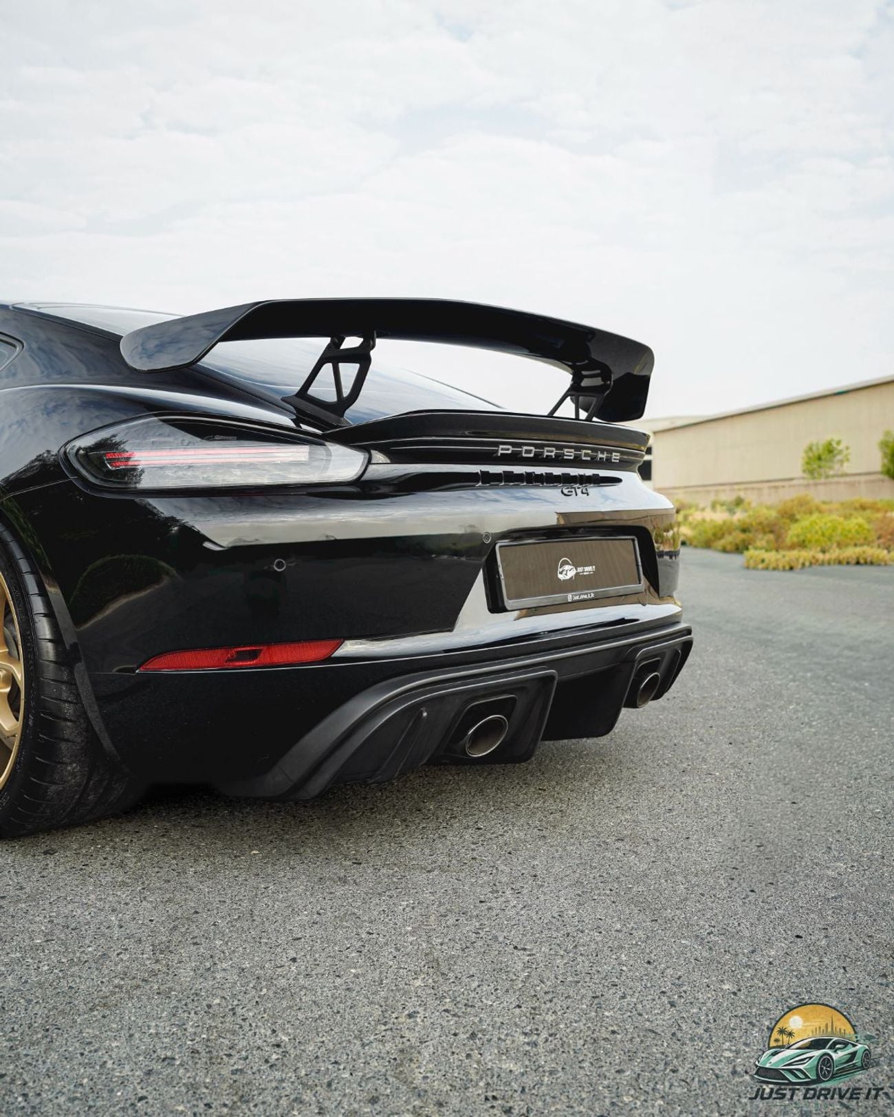 Porsche 718 Cayman GT4