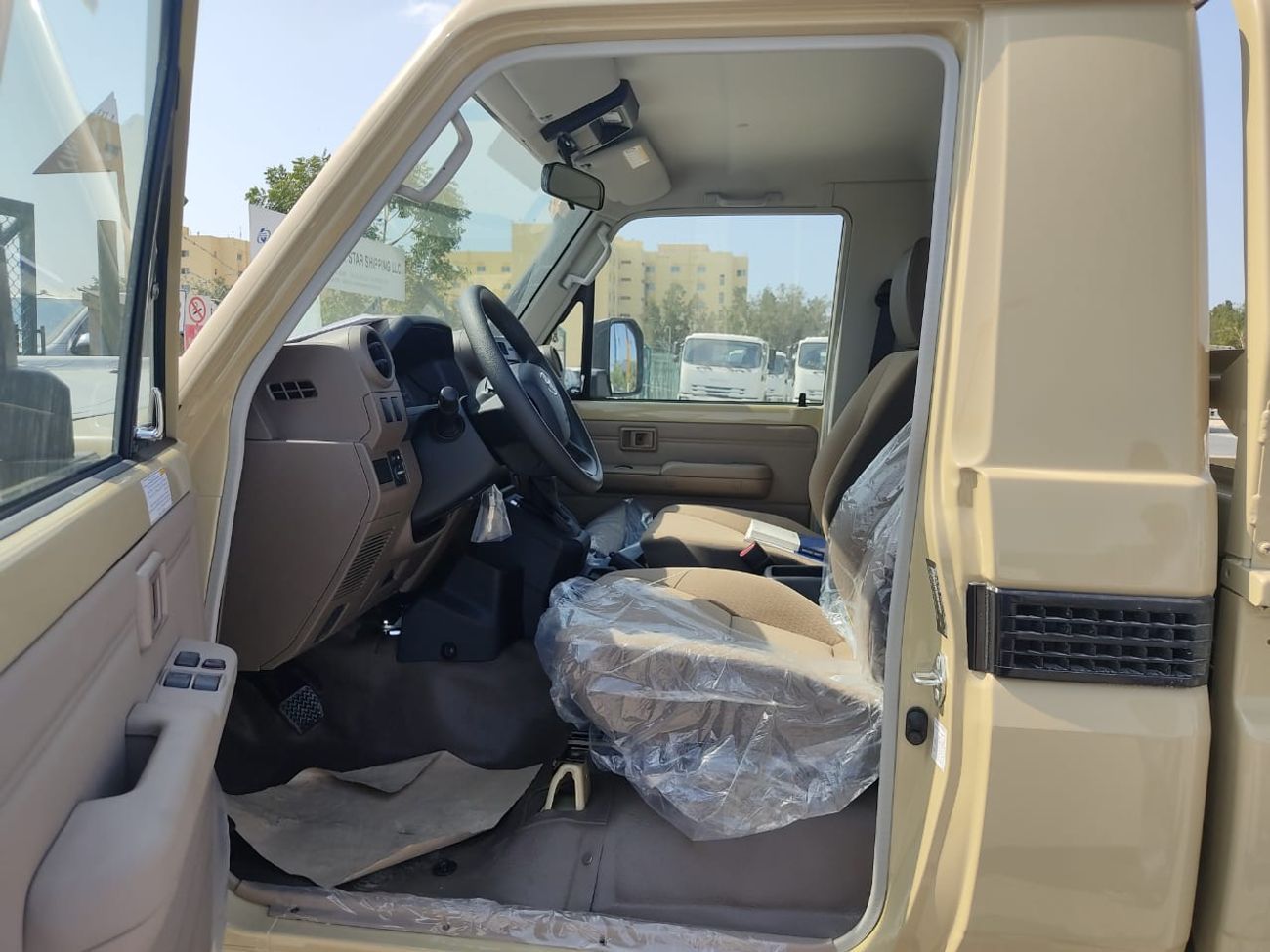 تويوتا لاند كروزر بيك آب SC 4.0L PETROL AUTOMATIC TRANSMISSION ( ONLY FOR RE-EXPORT )