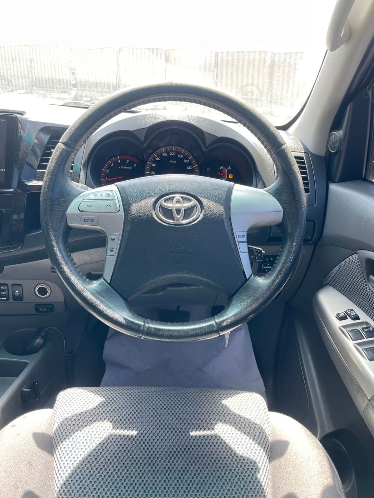 تويوتا هيلوكس DIESEL 3.0 LITER ,AUTO TRANSMISSION ,RIGHT HAND DRIVE ,2013 MODEL