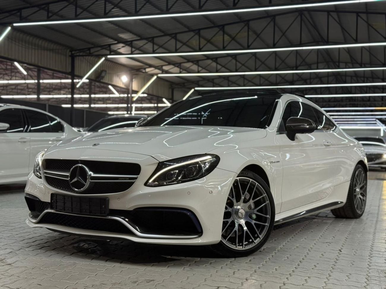 مرسيدس بنز C 63 AMG Std 4.0L Coupe