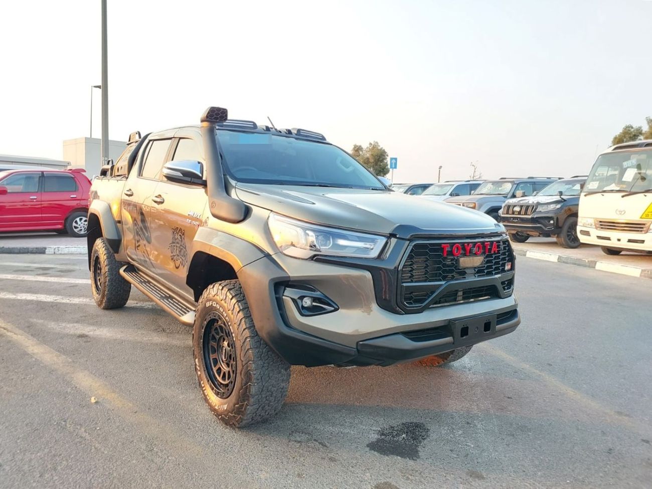 Toyota Hilux TOYOTA HILUX PICKUP RHD 2018 MODEL 2.8 L DIESEL AUTOMATIC(PM17843)