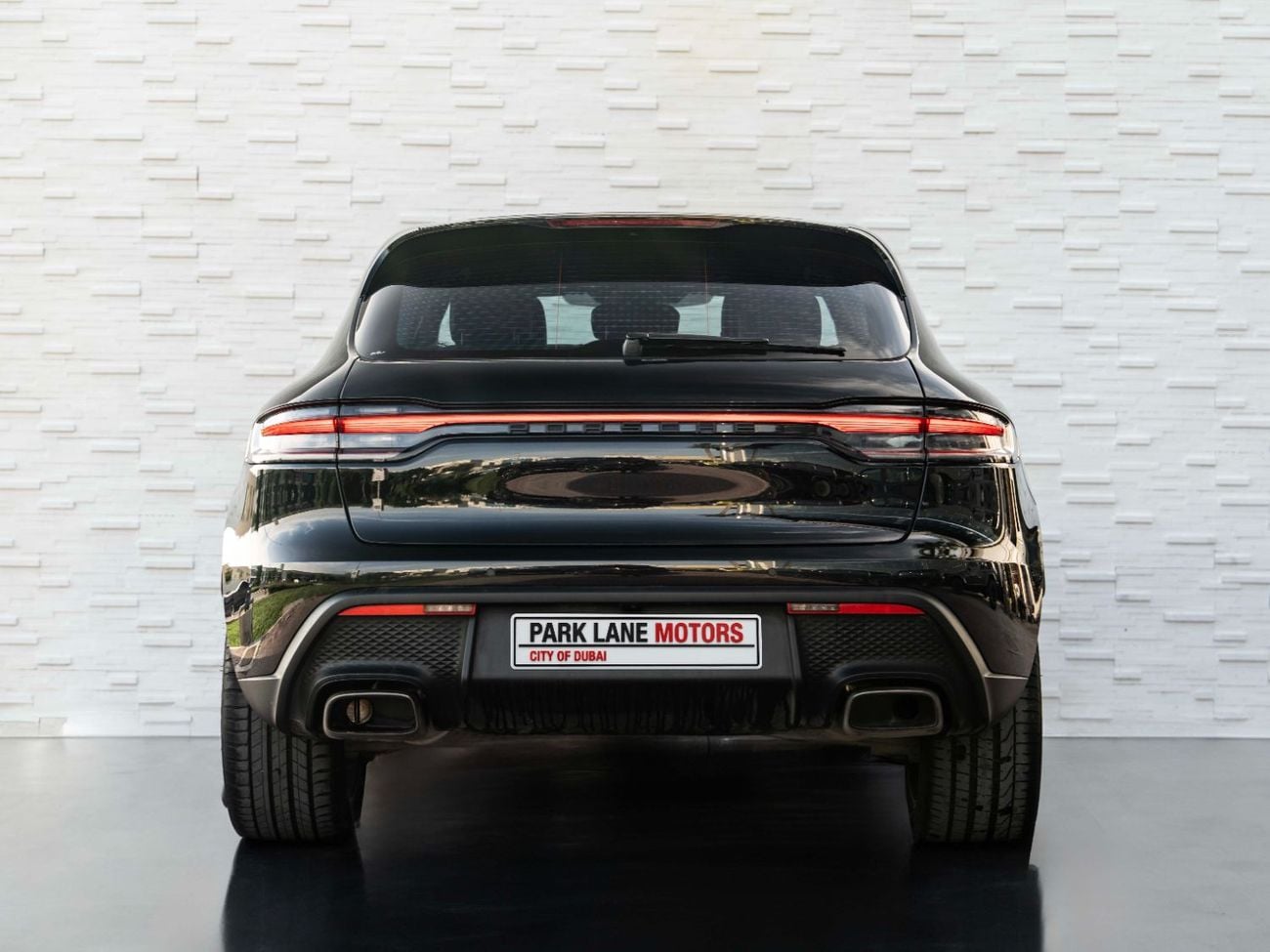 بورش ماكان Base