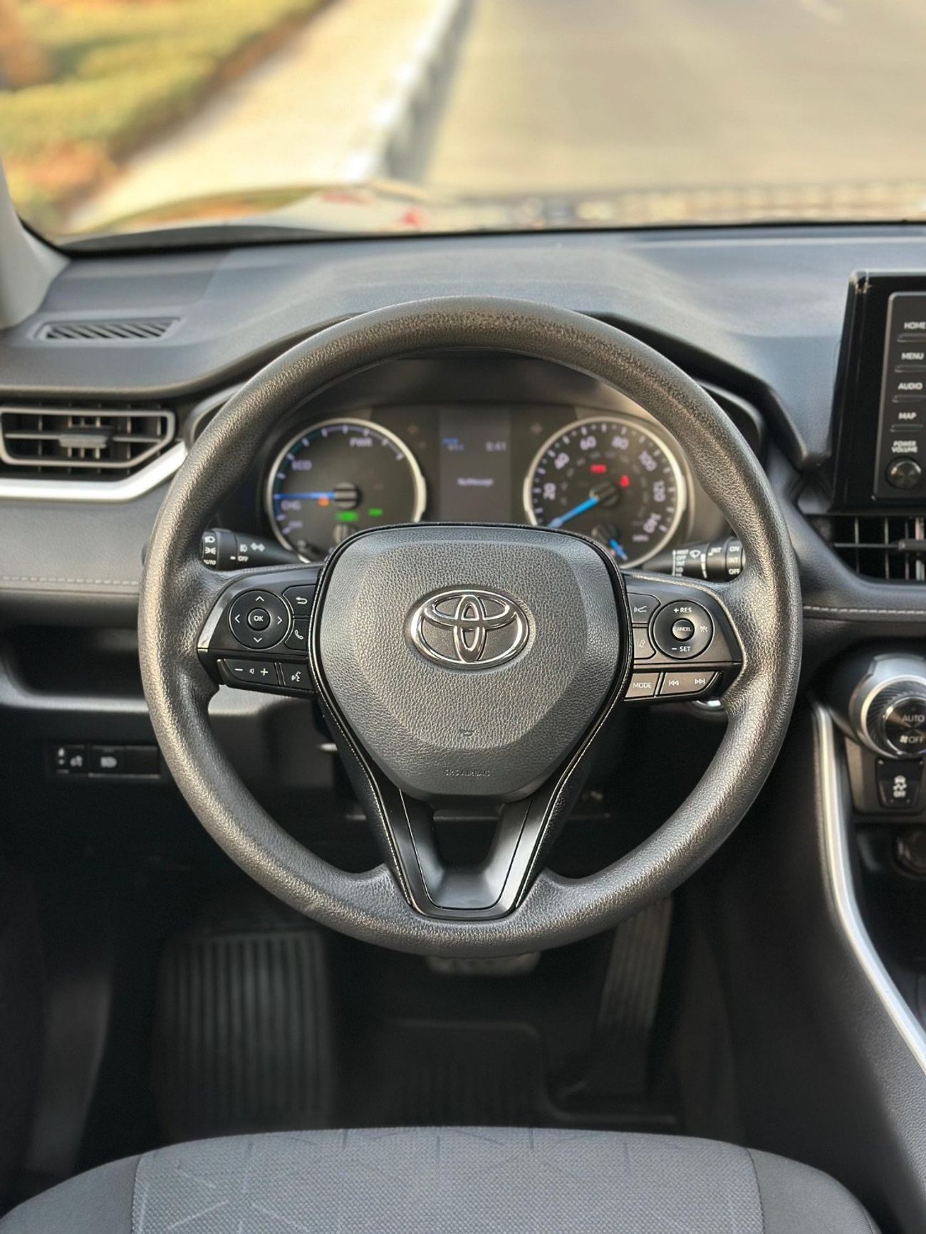 Toyota RAV4 Hybrid XLE 2.5L push start full option
