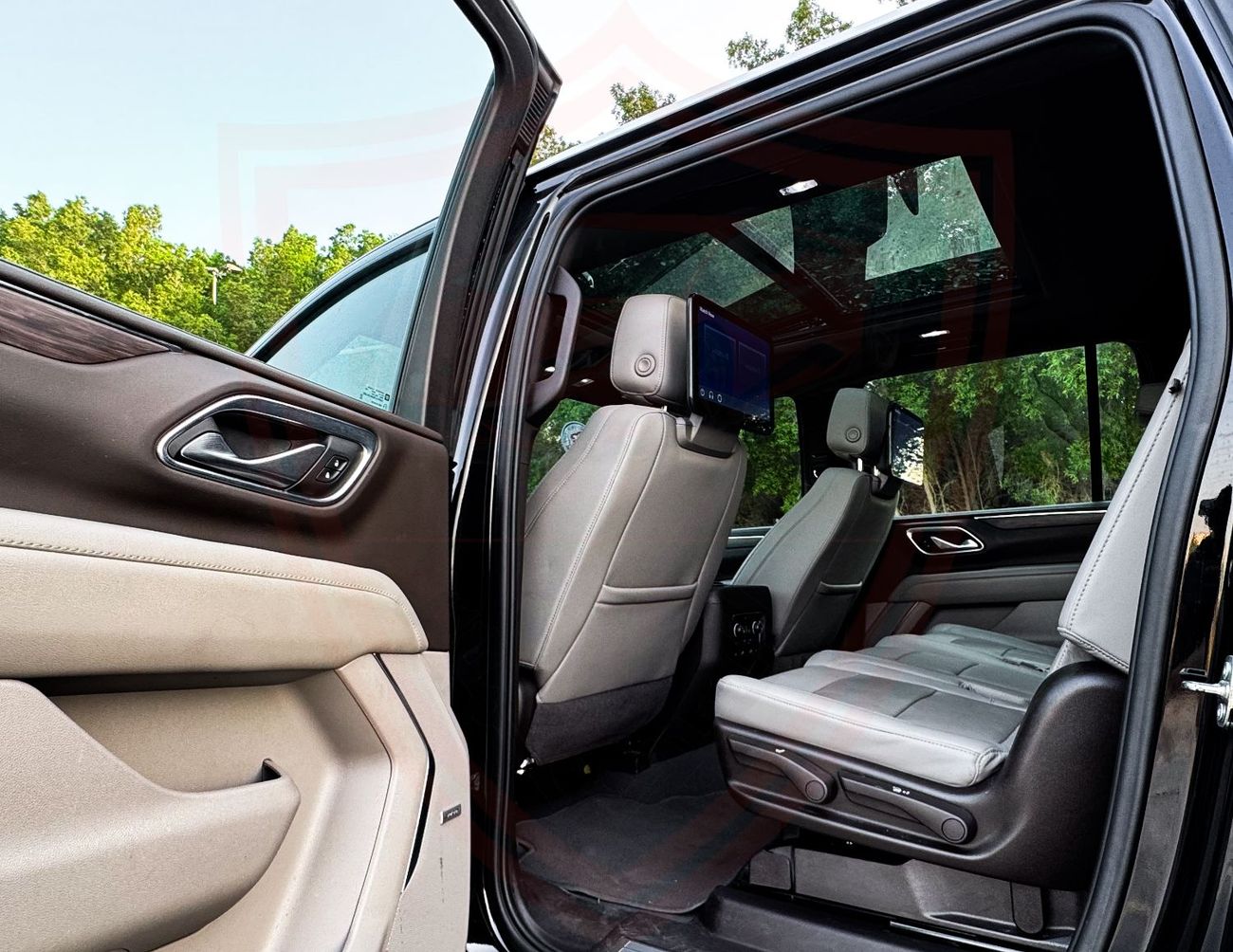 Chevrolet Suburban LT 5.3L 4WD Chevrolet Suburban | 5.3L | 2023 | GCC | Original Paint | Accident Free | Excellent Cond