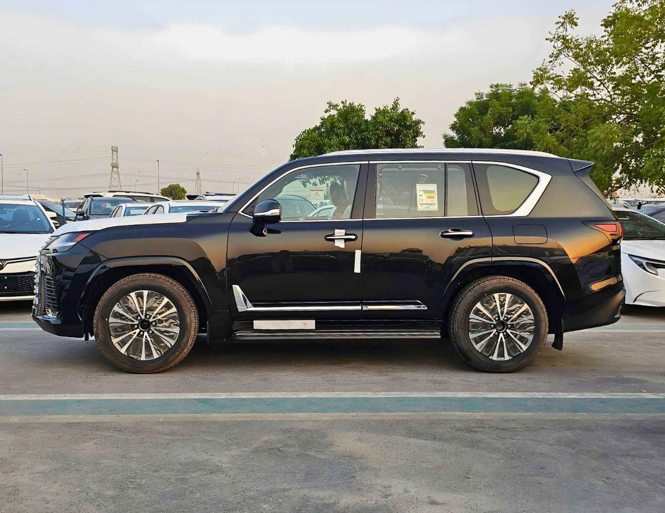لكزس LX 700h HYBRID URBAN/3.5L PETROL/RADAR/SUNROOF/LEATHER WITH POWER SEATS/FULL OPTION (CODE # LX7HV)