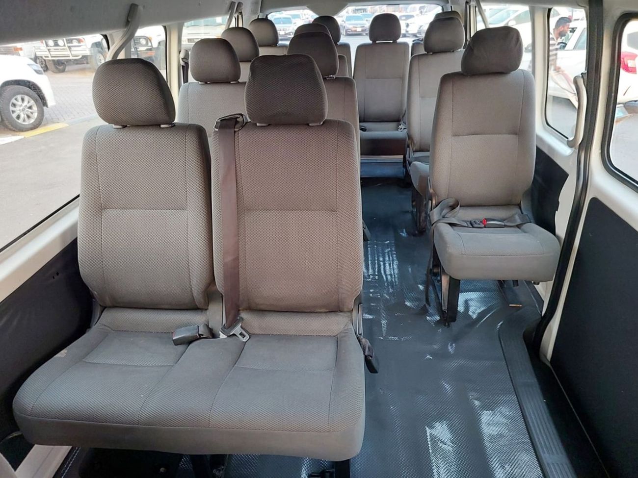 Toyota Hiace TOYOTA HIACE COMMUTER VAN RHD 2016 MODEL 3.0 L DIESEL AUTOMATIC(PM28060)