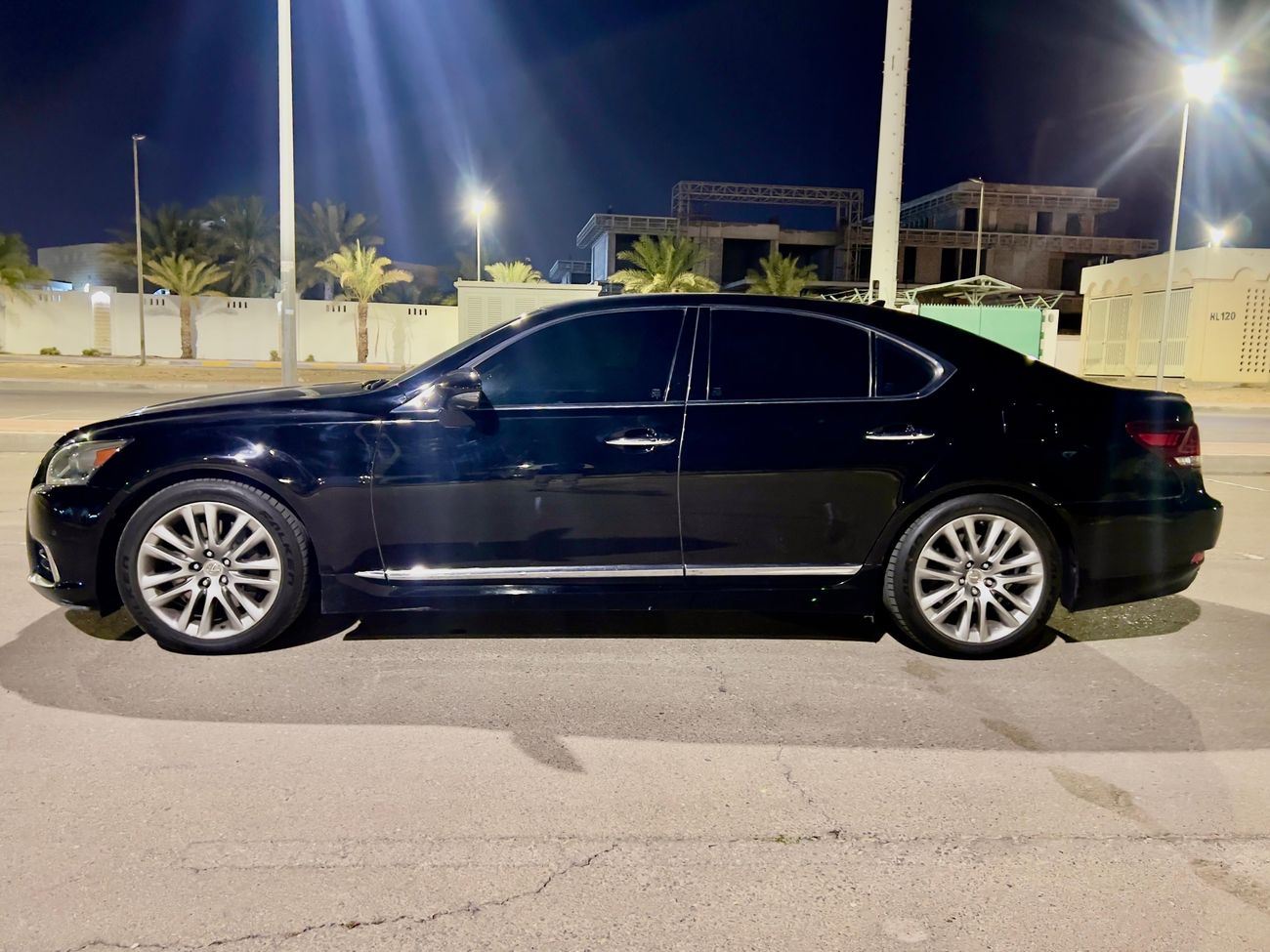 لكزس LS 460 premier 4WD LS 460