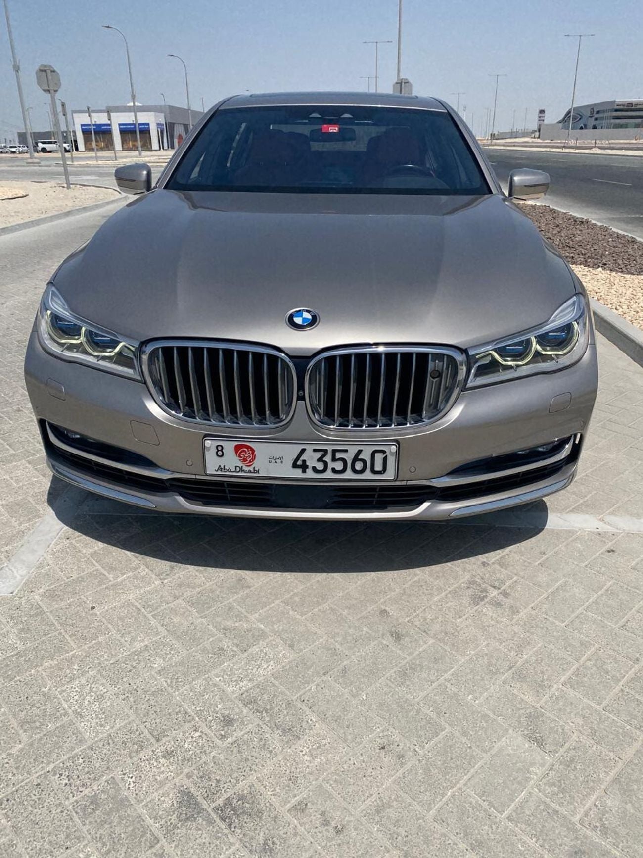 بي أم دبليو 750Li Luxury 4.4L (443 HP)