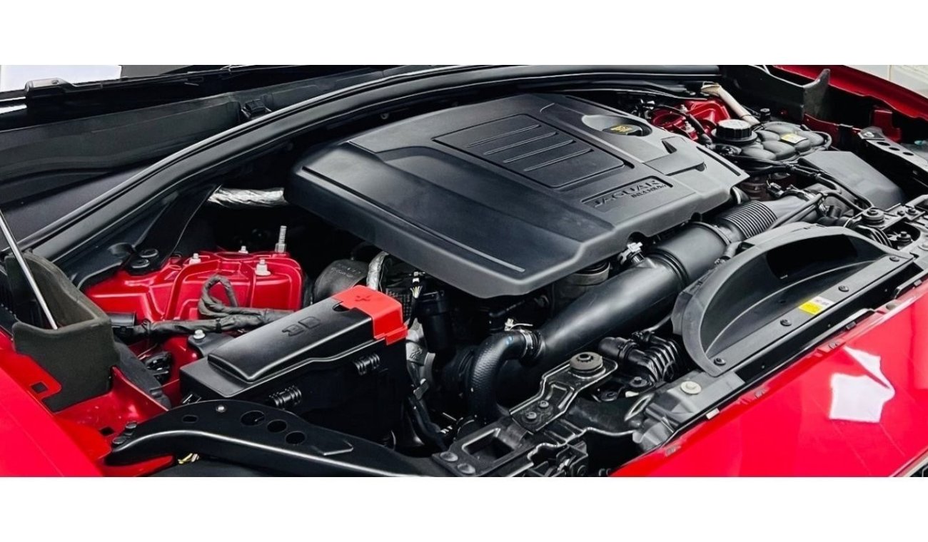 Jaguar F Pace R-Sport GCC .. Warranty .. FSH .. Original Paint .. Perfect Condition