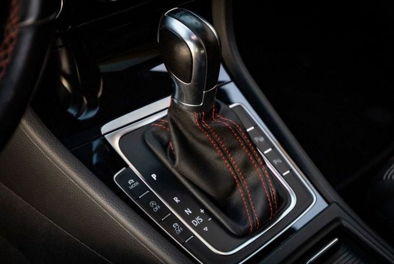 فولكس واجن جولف GTI Fabric + 2.0L Volkswagen Golf GTI 2019 GCC under Warranty with Flexible Down-Payment.