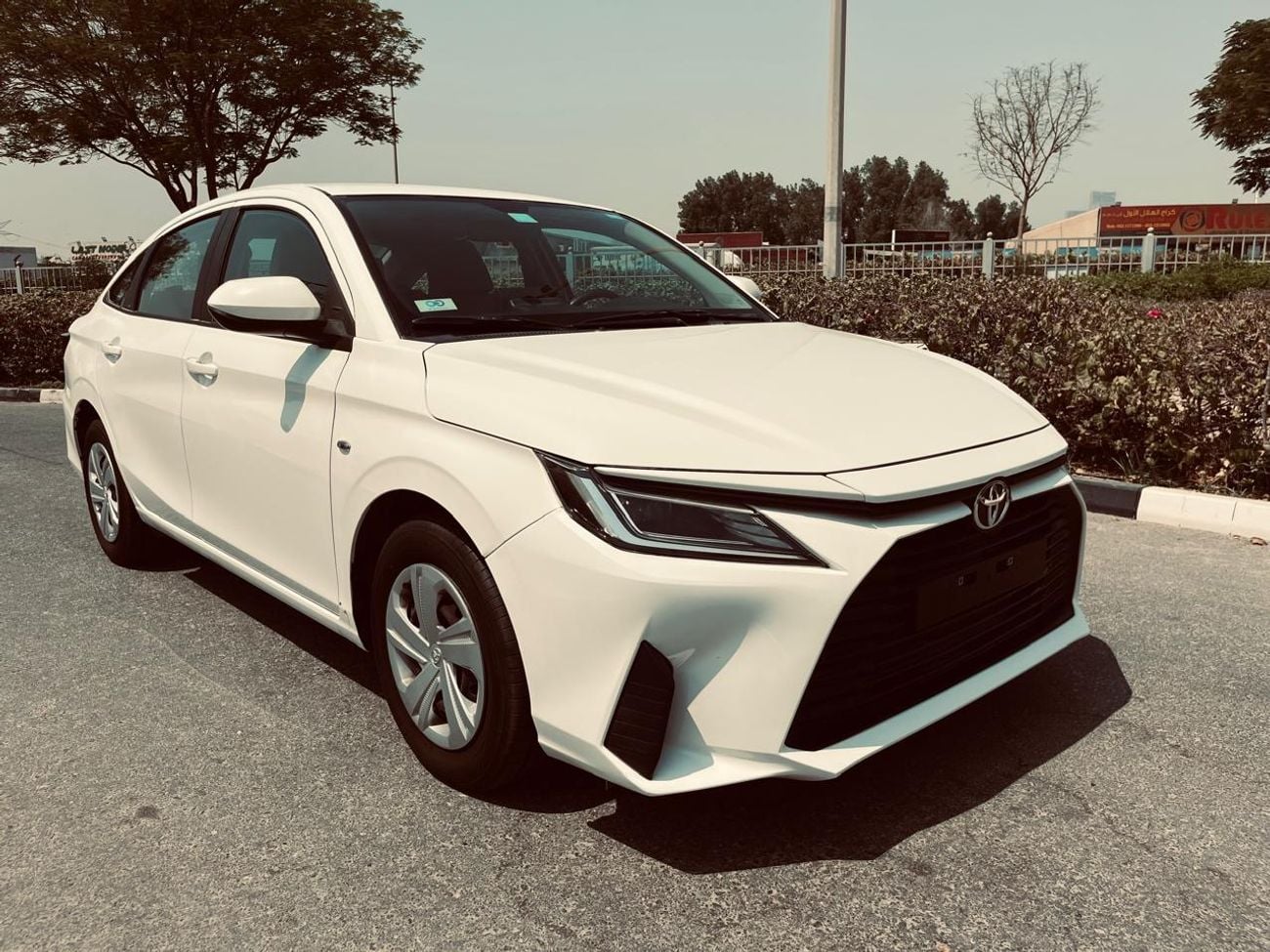 Toyota Yaris E Toyota Yaris 1,6L 2023 Gcc Mid option