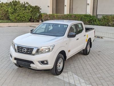 Nissan Navara Nissan navara 2022 white colour red interior automatic gear