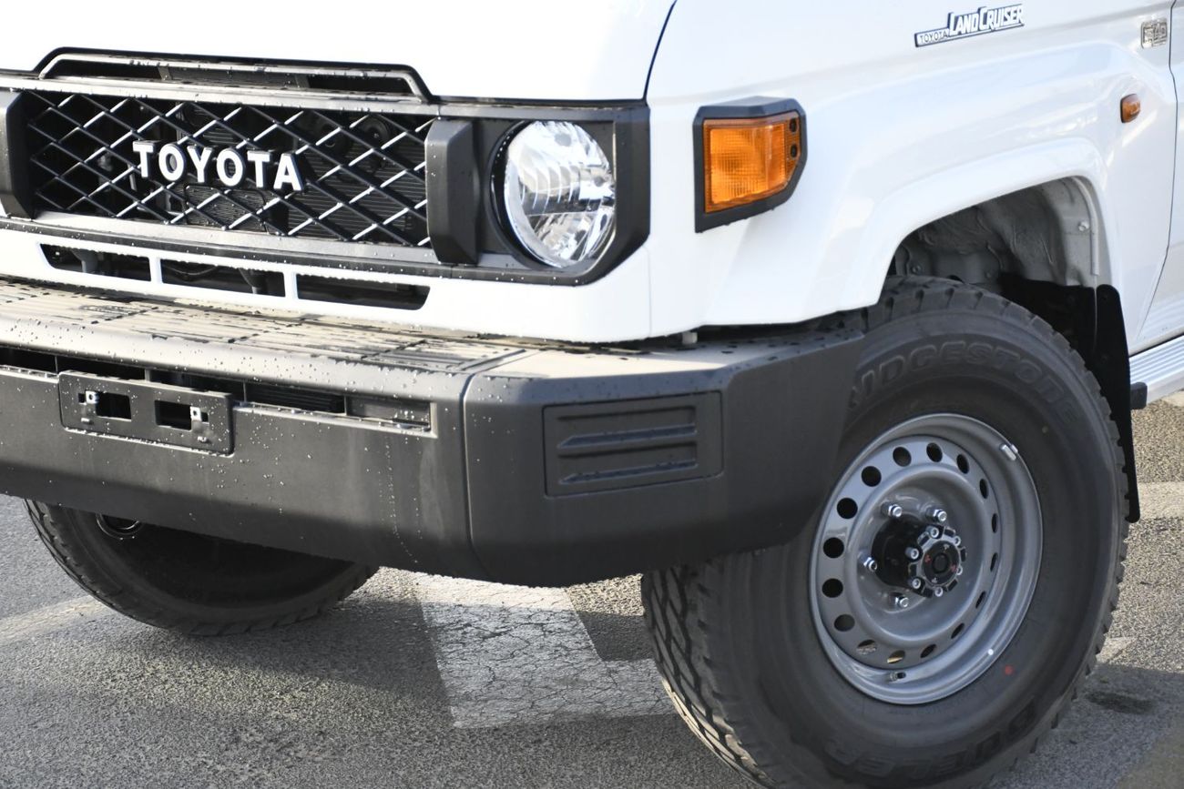 Toyota Land Cruiser Pick Up 79 series 2.8L Manual  Diesel Double Cap