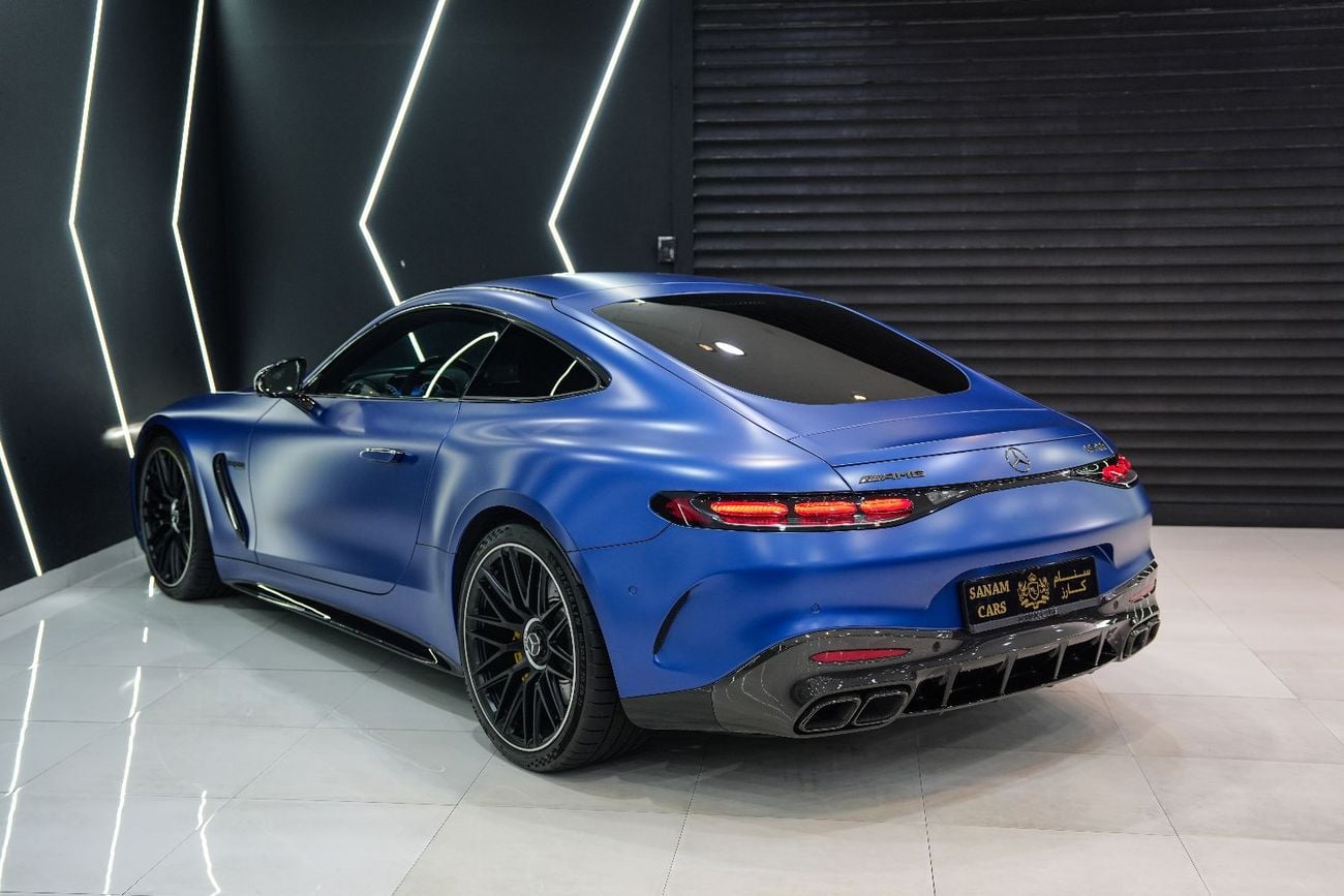 مرسيدس بنز AMG GT 63 سيارة كوبيه 4Matic+، مزودة بحزمة ألياف الكربون!!