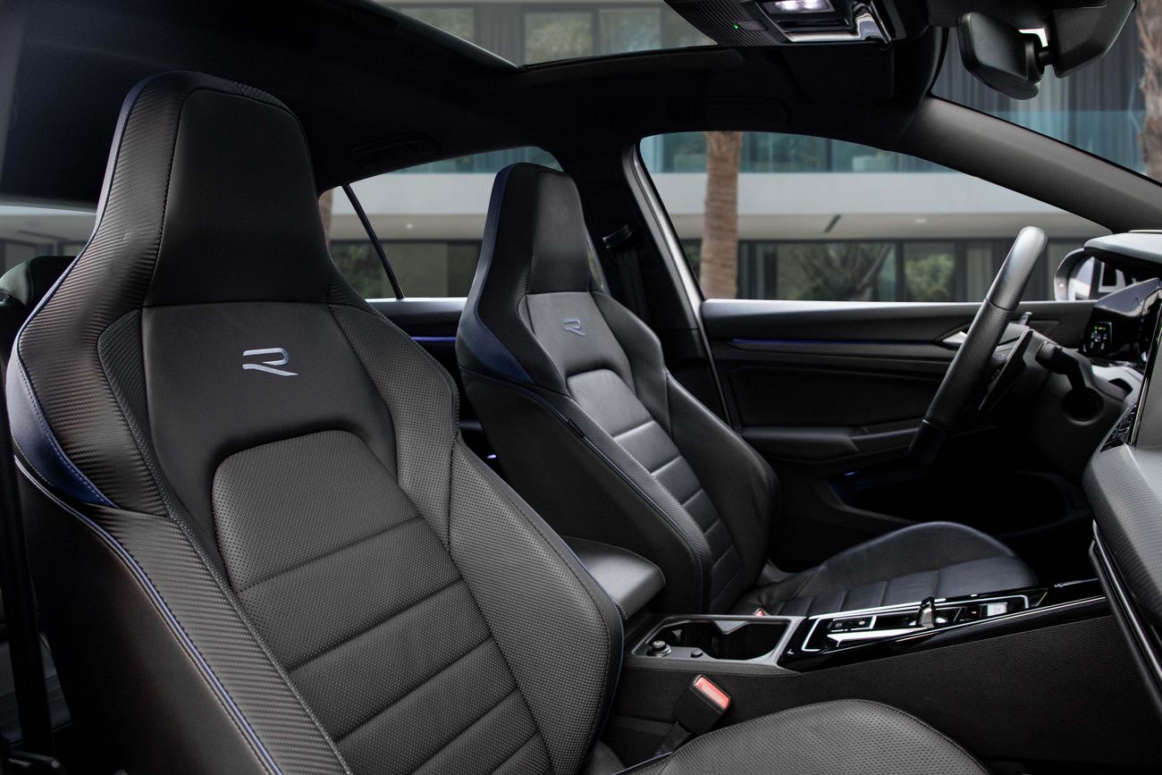 فولكس واجن جولف Golf R | 3,525 P.M | 0% Downpayment | LEATHER | SUNROOF | VW WARRANTY! | Ramadan Offer!