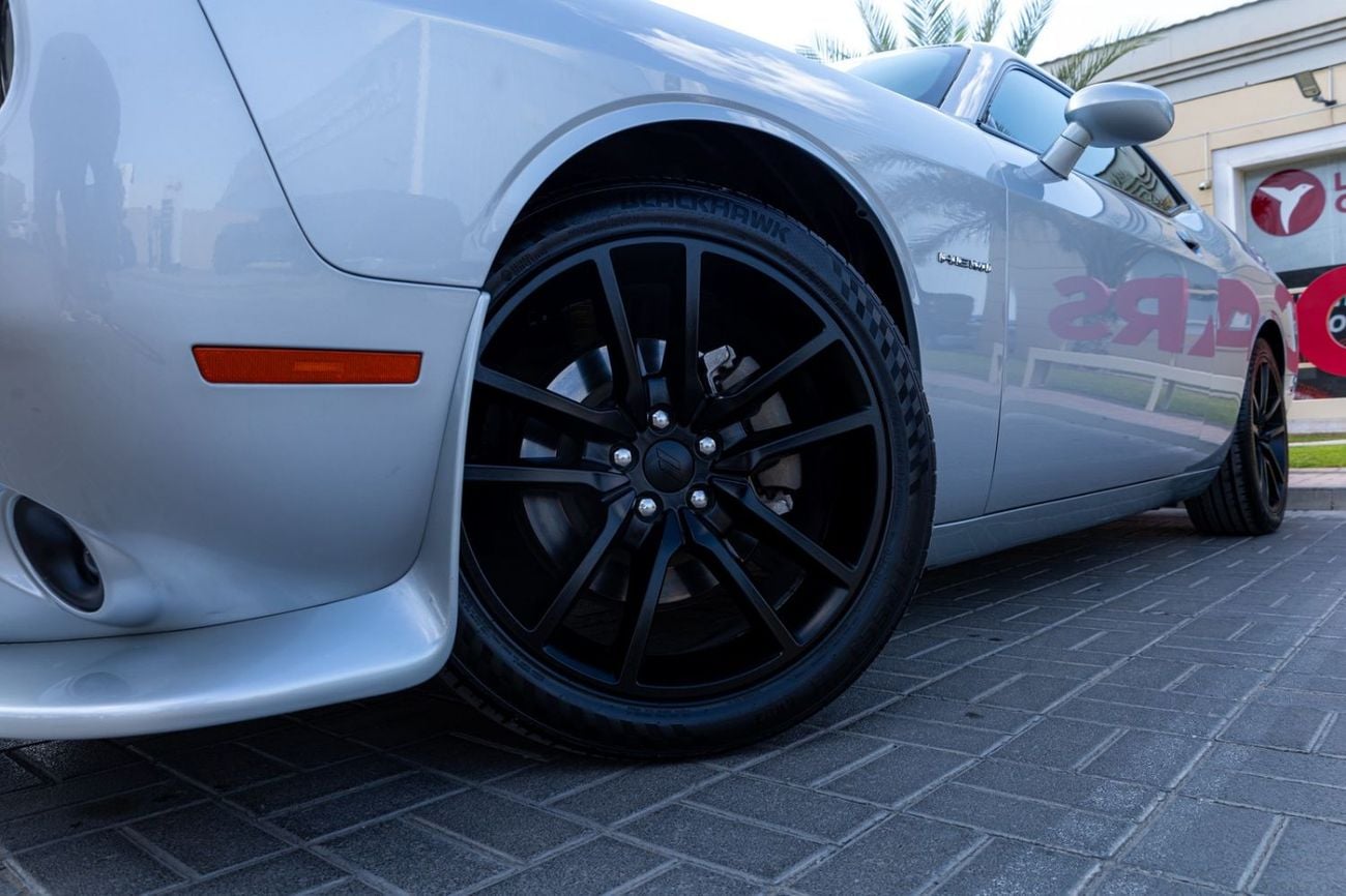 Dodge Challenger R/T 5.7L (370 HP) Dodge Challenger R/T 2021 GCC | Warranty