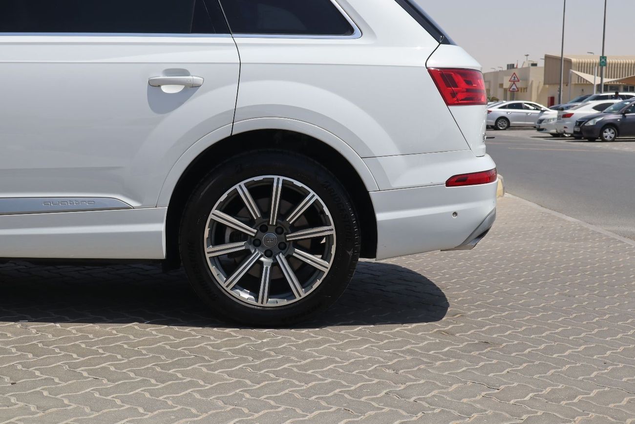 أودي Q7 45 TFSI quattro 3.0L